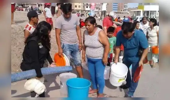 Desesperación en Mala por falta de agua: vecinos cargan baldes y recurren a vertientes no potables