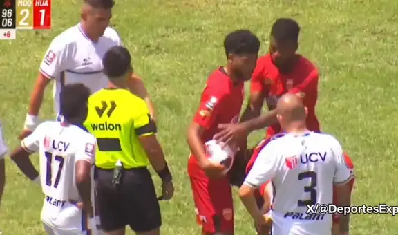 Jugadores de Sport Huancayo se pelearon por penal de último minuto: pateador falló y perdieron