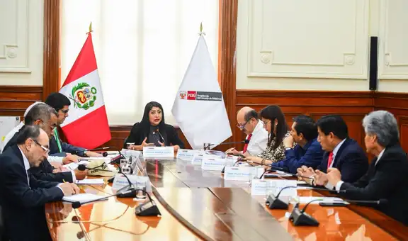 Héctor Valer, vocero de Somos Perú, anunció que dará voto de confianza al gabinete de Denisse Miralles