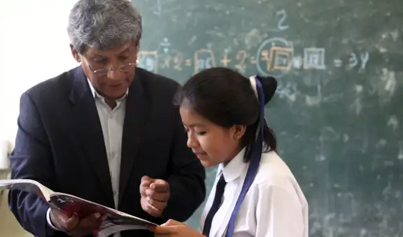 Aprueban aumento de pensión para maestros jubilados y cesantes a S/3.500: Conoce los detalles