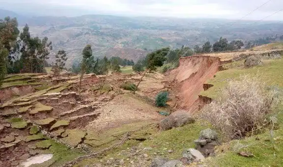 Familias en Áncash piden apoyo ante intensas lluvias y falla geológica que destruye sus casas: “Está desapareciendo el pueblo entero”