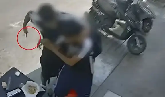 Escolar es asaltado mientras comía salchipapa en Los Olivos: lo golpearon para robarle el celular