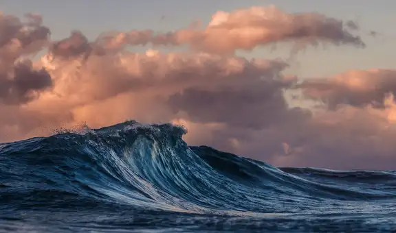 Científicos japoneses desarrollan un generador que produce energía limpia a través de las olas del mar
