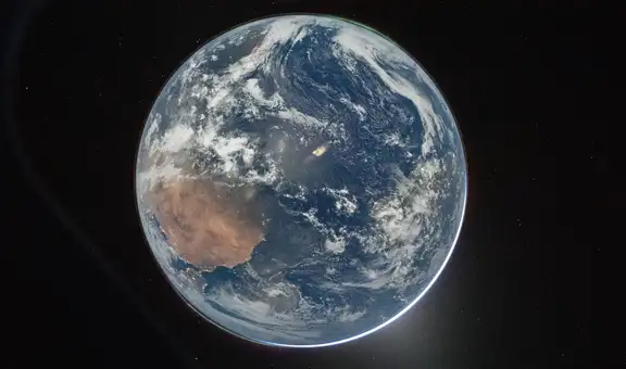 Artemis II se acerca más a la Luna: astronautas de la NASA capturan en imágenes a la Tierra completa desde la nave espacial