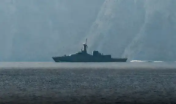 La Guardia Revolucionaria de Irán anuncia ataque con dron a un buque vinculado a Israel en el estrecho de Ormuz