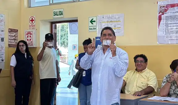Carlos Álvarez es el primer candidato en sufragar: "Voy a esperar resultados oficiales"