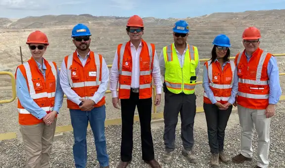 Embajador de Estados Unidos otorga reconocimiento a Cerro Verde por su contribución al desarrollo económico y social del Perú