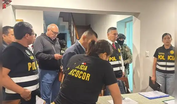 ‪Allanan viviendas de César Pérez y Pedro Spadaro, alcalde y exalcalde del Callao‬