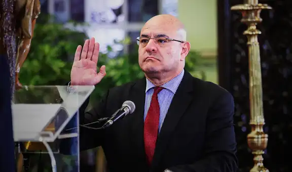 Ministro de Defensa presenta su renuncia en medio de controversial compra de aviones estadounidenses