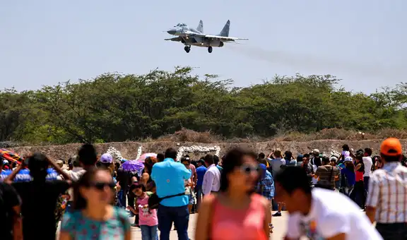Festival aéreo permite sobrevolar Lima gratis en un avión de la FAP este fin de semana: conoce cómo inscribirte