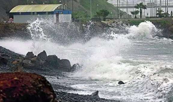Oleajes anómalos obligan a cerrar 53 puertos en todo el litoral peruano hasta el 30 de abril
