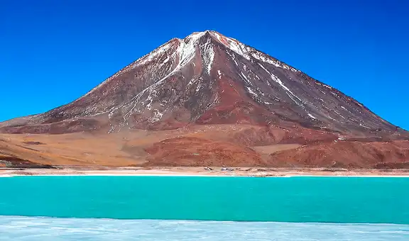 Sudamérica posee el volcán activo más alto de la Tierra a más de 6.800 msnm y ubicado entre 2 países: su cumbre tiene 2 cimas