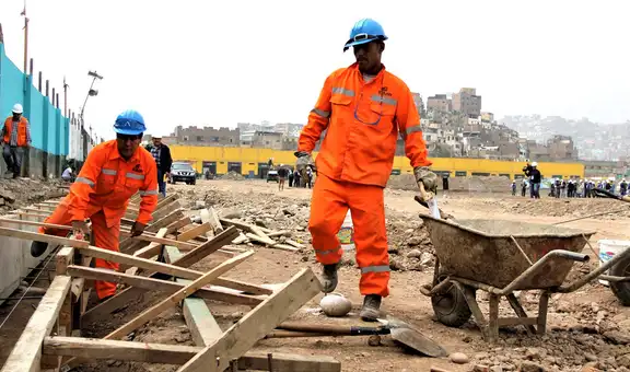 Perú superó los 17,5 millones de trabajadores en 2025, según el INEI, ¿Cuánto creció el promedio mensual?