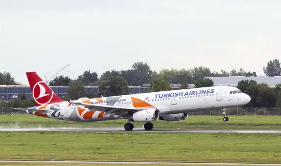Europa podría quedarse sin combustible para aviones a final de año si Ormuz no se abre pronto, alerta informe