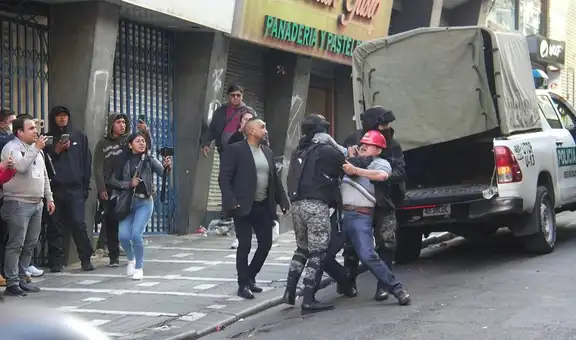 Protestas en Bolivia dejan 13 detenidos después de que manifestantes tomaron rehenes por aumento salarial