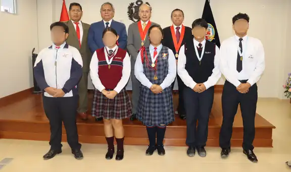 Corte Superior de Justicia de Moquegua juramenta a primera promoción de jueces y secretarios de Paz Escolar