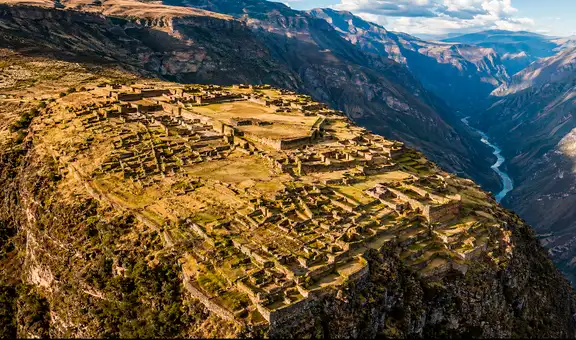Arqueólogos descubren en Perú ciudadela inca 4 veces más grande que Machu Picchu con casi 3.000 lentejuelas de oro, plata y cobre
