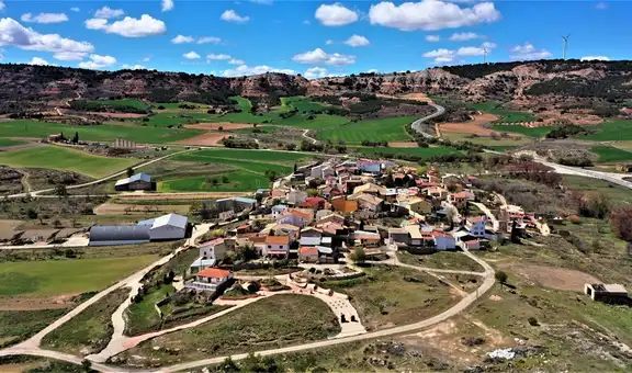 Un pueblo escondido en las montañas remata casas a precios muy cómodos: requisitos, ayudas económicas y oportunidades de trabajo