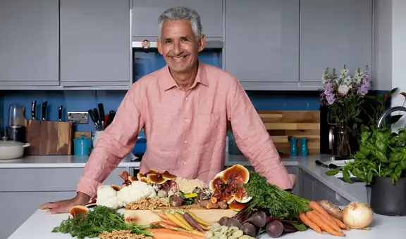 Reconocido médico británico Tim Spector revela cuál es el alimento que deberías comer a diario para ayudar a tu salud cerebral