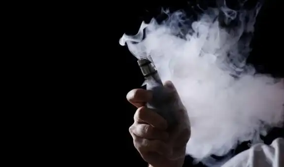 Consumo de vapes o cigarros electrónicos ya superó al cigarrillo tradicional en Perú, pero el riesgo de cáncer y daño irreversible sigue latente