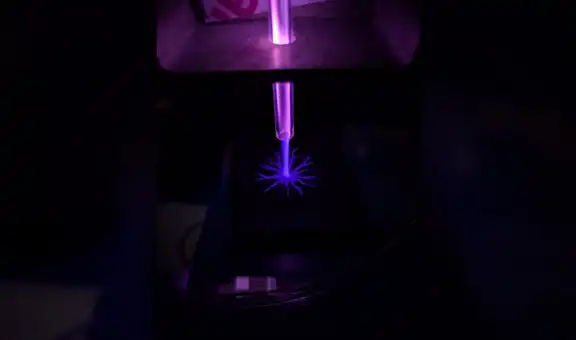 Científicos experimentan con un laser de plasma que podría ser usado por astronautas para matar bacterias en la Luna y Marte