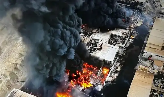 Feroz incendio en fábrica de químicos moviliza a más de 10 unidades de Bomberos en Lurín