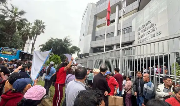 Mercados de Lima protestan frente al Ministerio de Vivienda por multas excesivas de Sedapal: advierten posible paro nacional