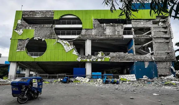 Devastador sismo de magnitud 7,8 en Filipinas deja al menos 35 fallecidos, varios desaparecidos y derrumbes