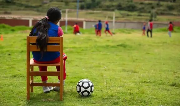 En lo que dura un partido de fútbol, 8 niñas sufren violencia en Perú: iniciativa busca prevenirla desde el deporte