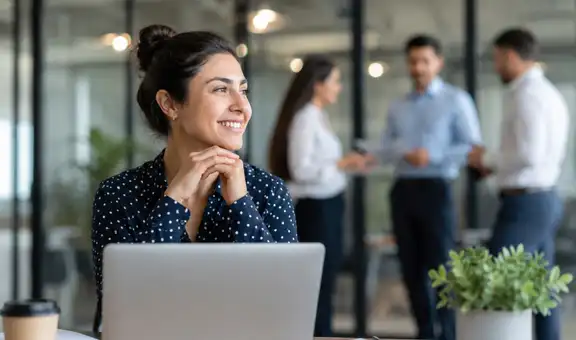 Empleo en Perú: 45% de los trabajadores prioriza el crecimiento profesional frente a la estabilidad