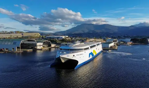 Australia lanza el primer ferry 100% eléctrico del mundo, capaz de transportar 2.100 pasajeros y 225 vehículos: conectará con América del Sur