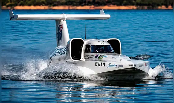 Spirit of Australia, el barco más rápido del mundo que alcanza los 511,11 km/h y  fue construido en el patio de una casa