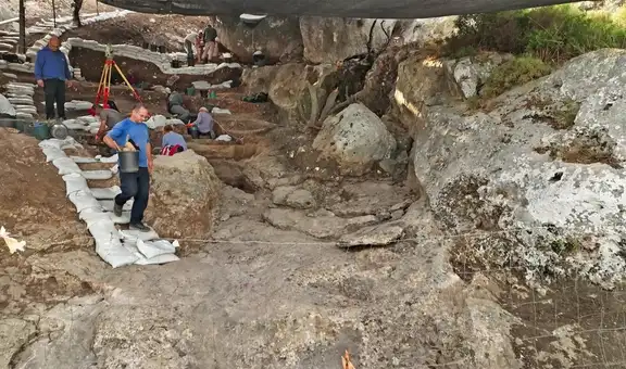 Arqueólogos revelan una cueva sellada durante 300.000 años que revela herramientas, restos animales y evidencia de fuego prehistórico