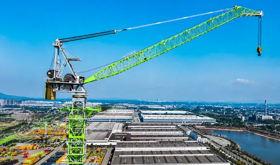China presenta una gigantesca grúa capaz de instalar turbinas eólicas de nueva generación: puede levantar más de 200 toneladas