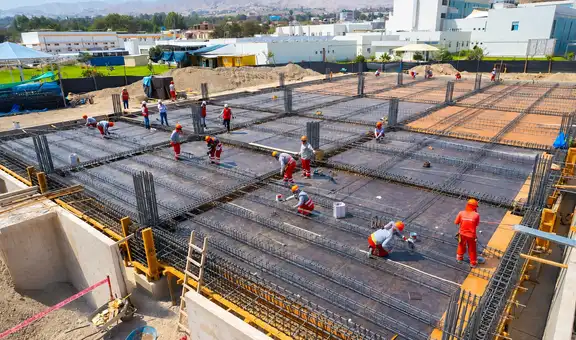 Hospital Regional de Moquegua ejecuta sala de hemodiálisis sin licencia en obra clave para pacientes renales