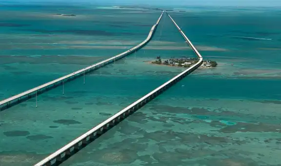 La carretera de 182 km que cruza el océano está considerada una de las más bellas del planeta