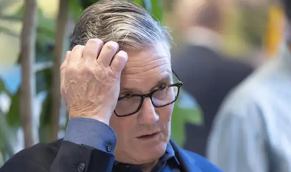 Keir Starmer, primer ministro británico, renunciaría a su mandato este lunes ante crisis politica, según The Observer