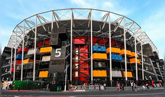 Este millonario país utilizó el primer estadio desmontable en la historia de los Mundiales: construido con 974 contenedores marítimos