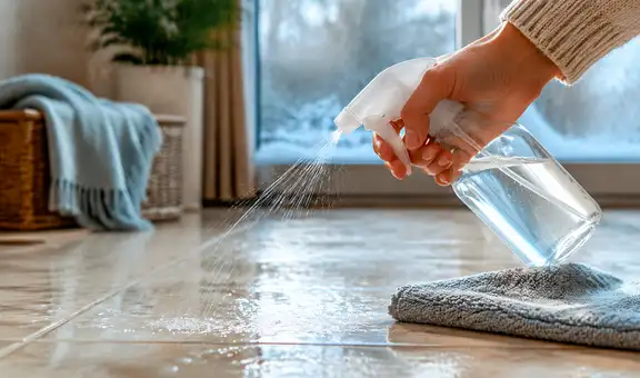 Por qué los expertos recomiendan usar vinagre en el piso en invierno: un truco casero económico y muy efectivo