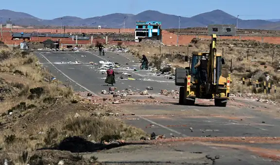 Gobierno de Bolivia desbloquea las carreteras después de más de 50 días de protestas, pero el estado de excepción continúa