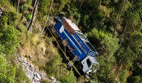 Seis muertos y cinco heridos tras volcadura de camión ocasionada por asalto a balazos en Cusco