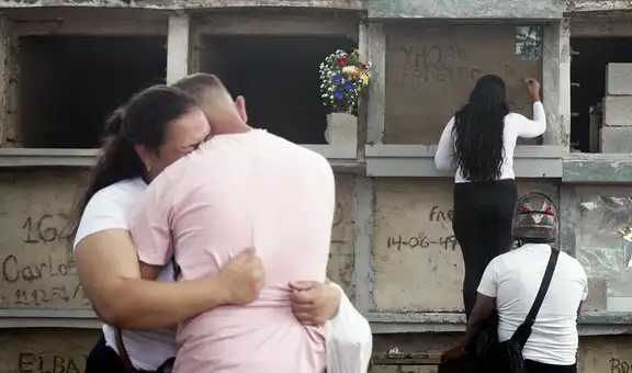 Rescatistas aún buscan milagros bajo los escombros cinco días después del terremoto en Venezuela que deja más de 43.000 desaparecidos