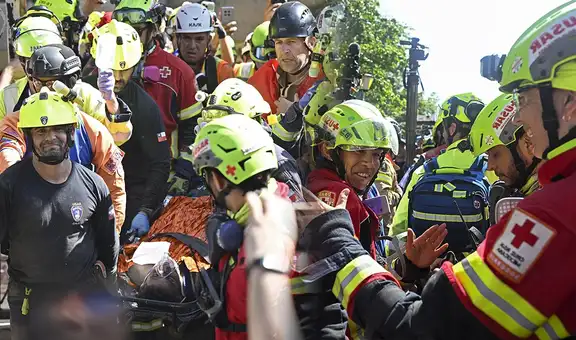 Un hombre sobrevive ocho días bajo los escombros en Venezuela y es rescatado con vida en medio de la tragedia que deja 2.300 muertos