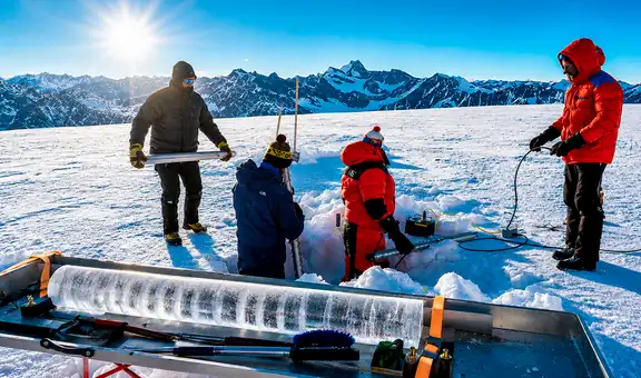 Perforan un glaciar de los Alpes a casi 3.500 metros y hallan rastros de la Edad Media ocultos en el hielo durante siglos