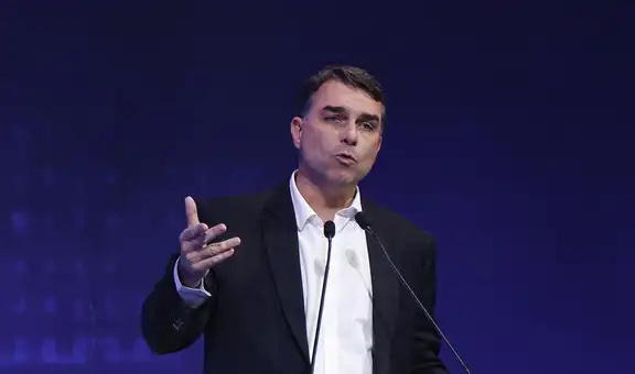 Jair Bolsonaro excluye a su esposa y elige a su hijo Flávio como candidato para la Presidencia de Brasil