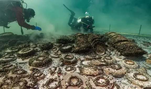 Arqueólogos submarinos recuperan después de 2.000 años cientos de objetos romanos conservados casi a la perfección en un lago suizo