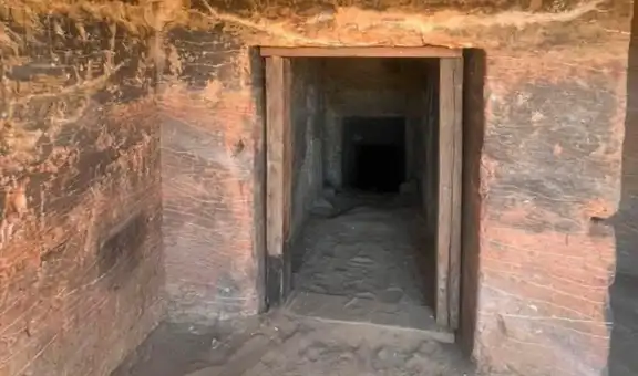 Arqueólogos descubren tumbas excavadas en la roca de 3.000 años de antiguedad en una necrópolis de Egipto