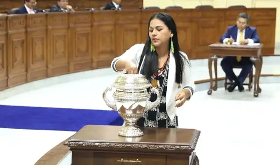 Silvana Robles se pronuncia tras no enseñar su voto: "No mostré por un simple descuido"