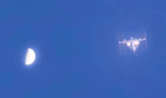 Un astrofotógrafo logra capturar a la Estación Espacial Internacional cerca de Venus a plena luz del día