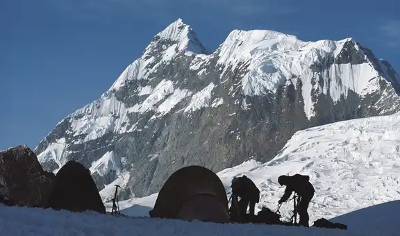 Nueva tragedia en el Huascarán: turista chileno fallece y otro resulta herido tras caer de la montaña en Áncash
